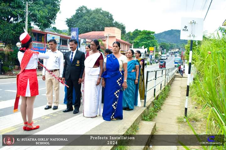 ශිෂ්‍ය නායිකා නිල ලාංඡන පැළඳවීම